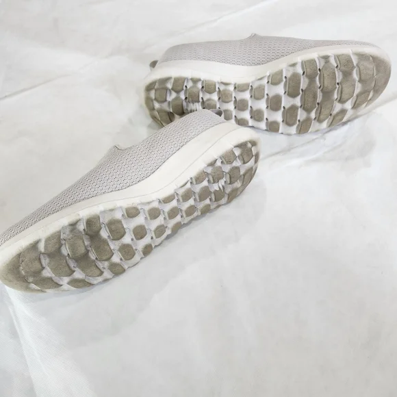 Skechers Size 8 Gray Slip-On Sneakers - Picture 5 of 5